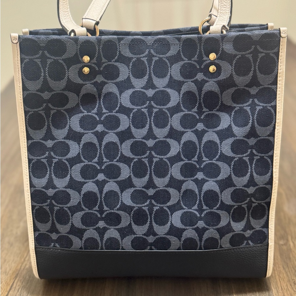 Coach - Tall Dempsey C2823 - Picture 4 of 9